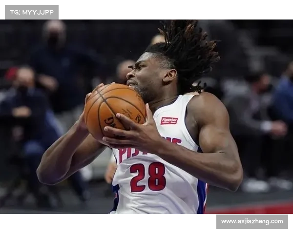 自由队斯图尔特伤愈复出助力球队，卫冕冠军状态逐步回升渐入佳境